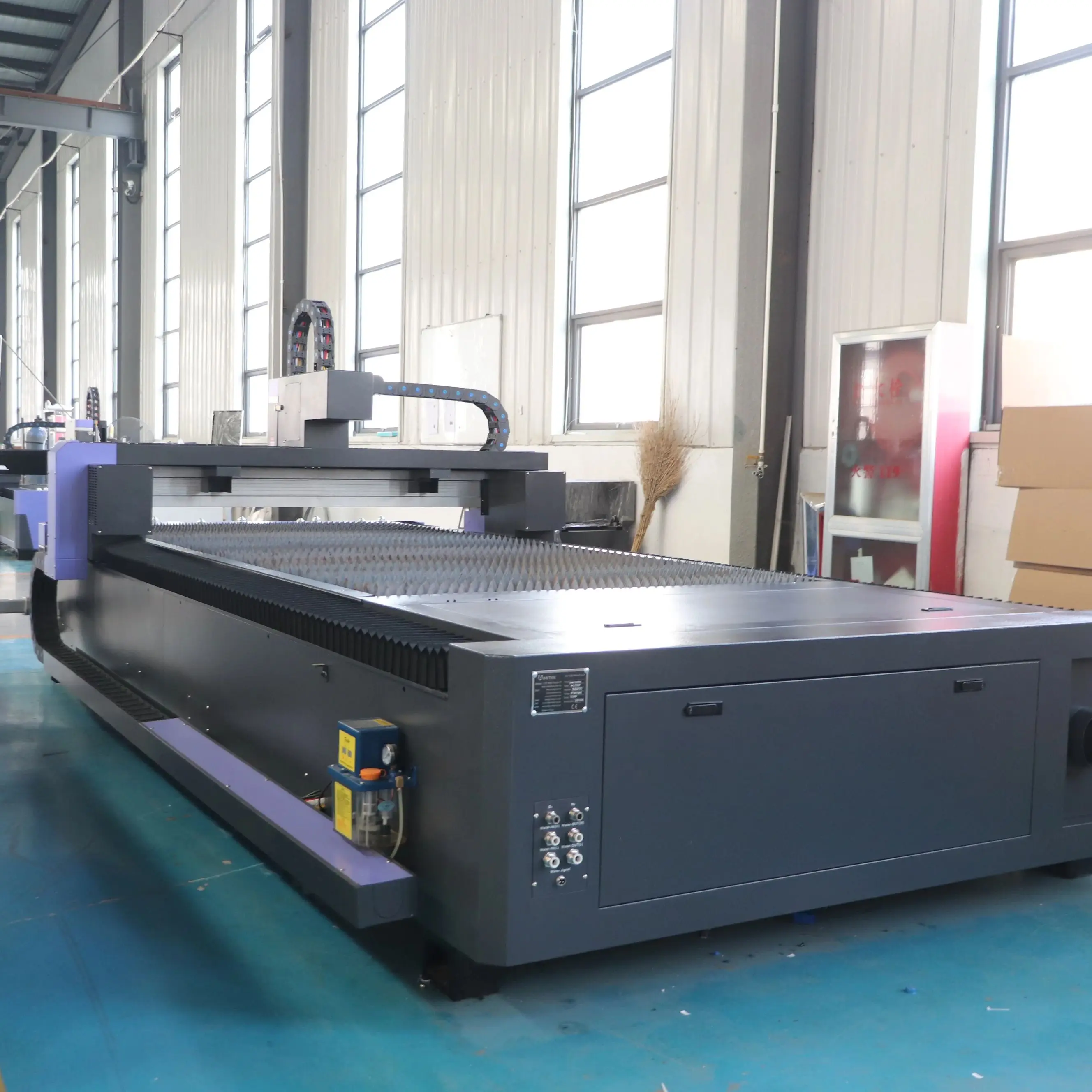 آلة القطع بليزر الألياف CNC 1500W-6000W لقاطع الألواح المفتوحة بالليزر من الفولاذ المقاوم للصدأ/الفولاذ الكربوني/معدن الألومنيوم