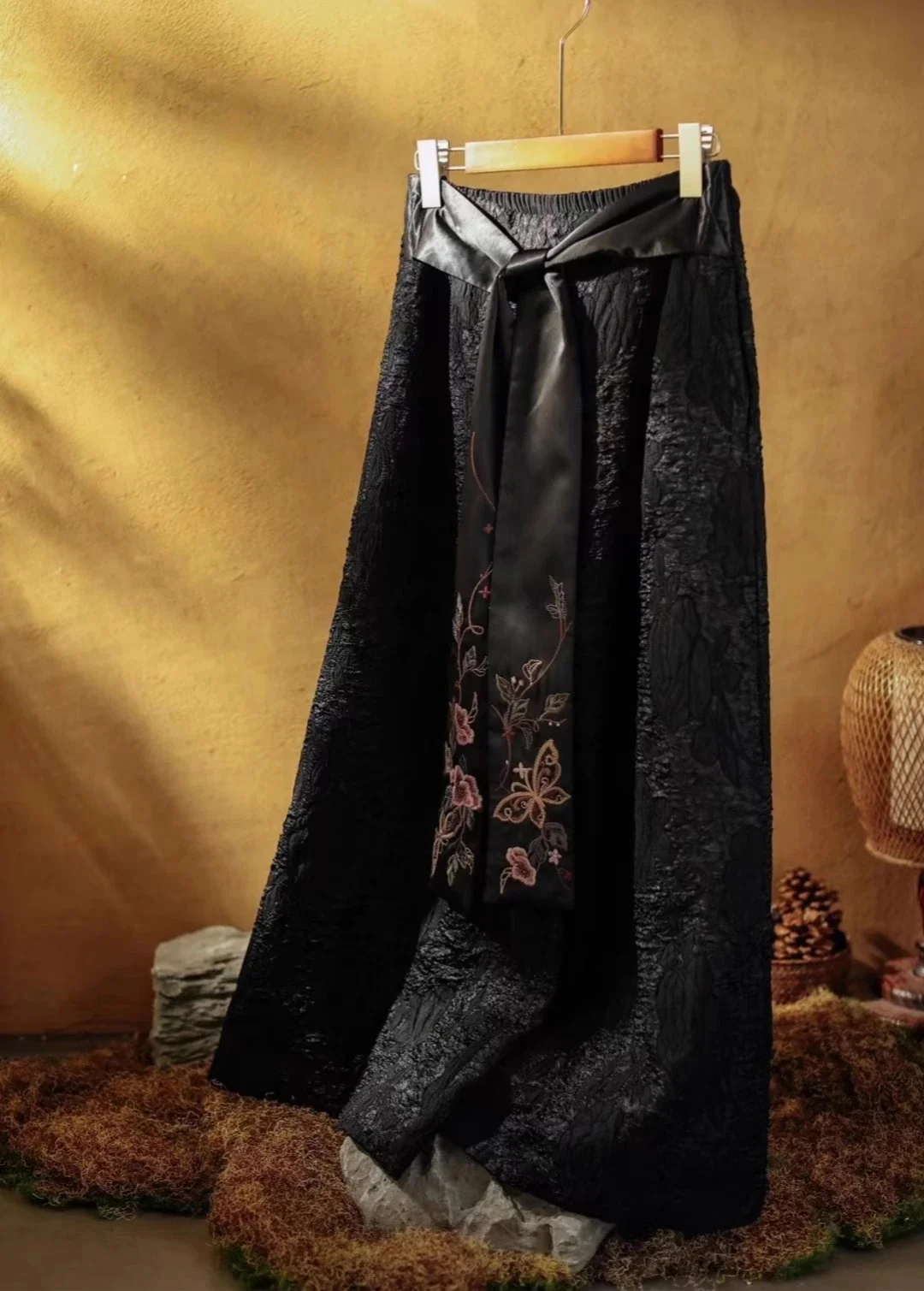 Winter Women's Black Plush Wide Leg Pants Vintage Embroidery loose Cotton-Padded Trousers Elastic Waist Casual Fashion