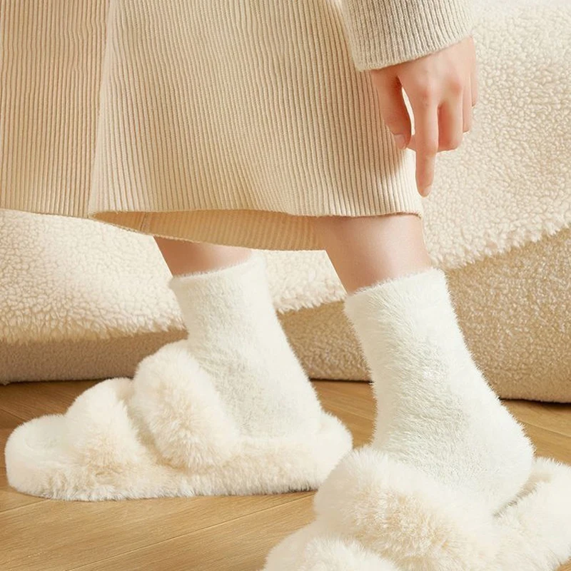 

5 Pairs Women's Socks Winter Plush Thicked Warm Comfortable Floor Socks Set Solid Color Simple Versatile Mid Tube Socks For Girl