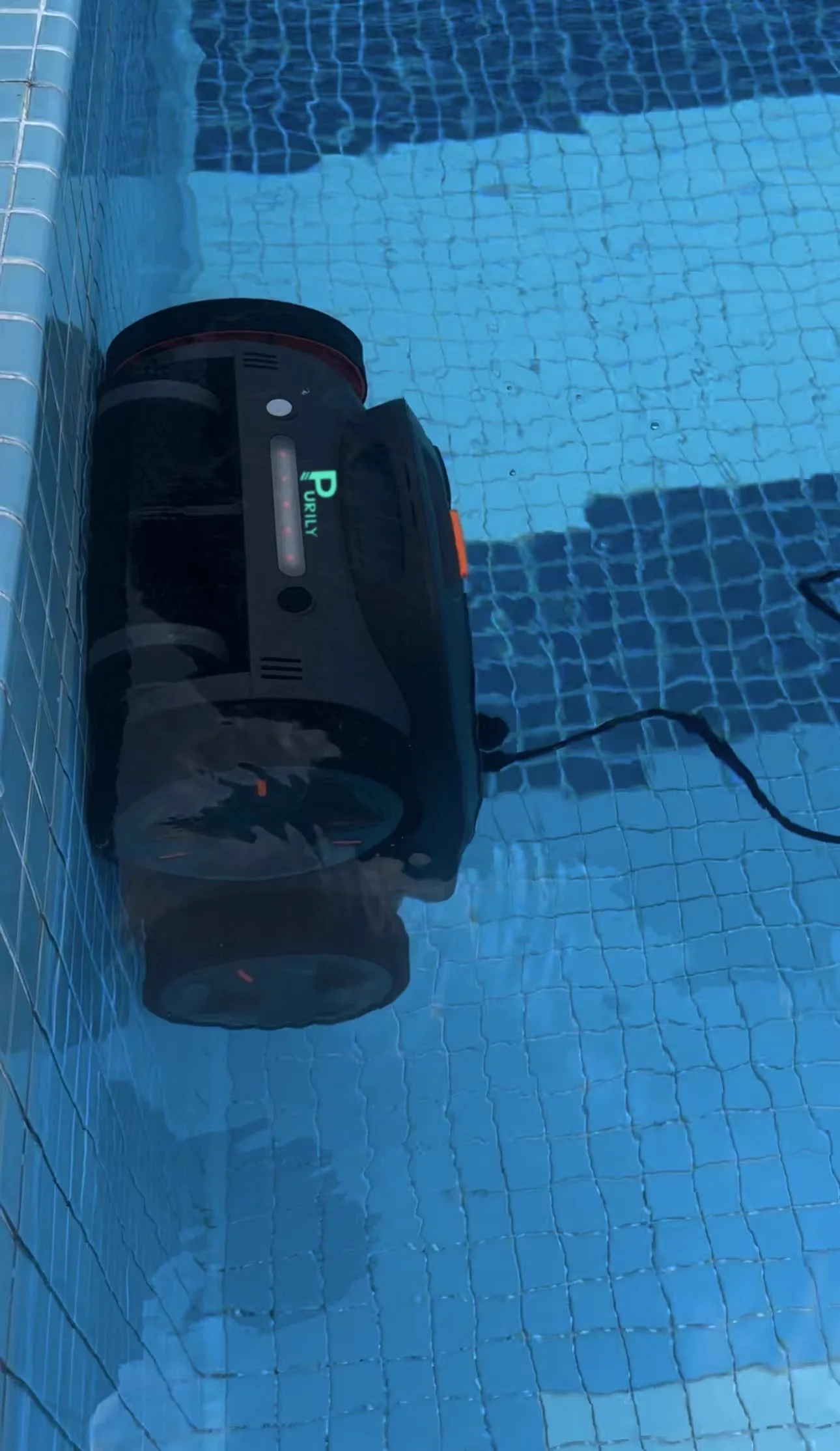 Robotic Vacuum Cleaner with Super Suction Power OEM Manufacturer Rechargeable Wireless Robotic Swimming Pool Cleaner