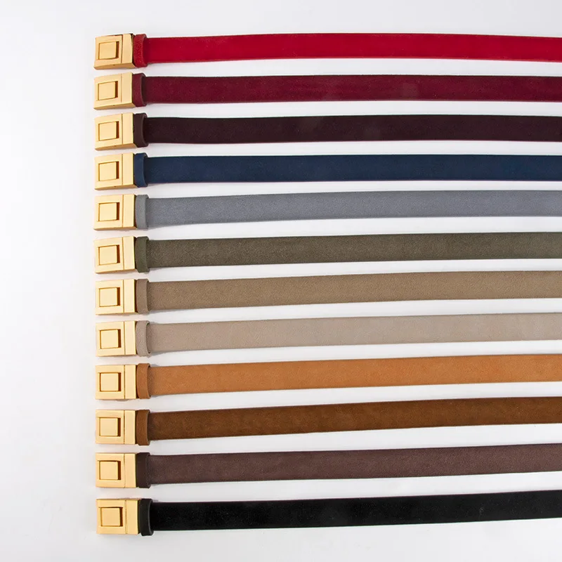 女性のゴールドスクエアバックルファッションレトロ本革ベルトつや消しシンプルな多用途装飾ジーンズベルト