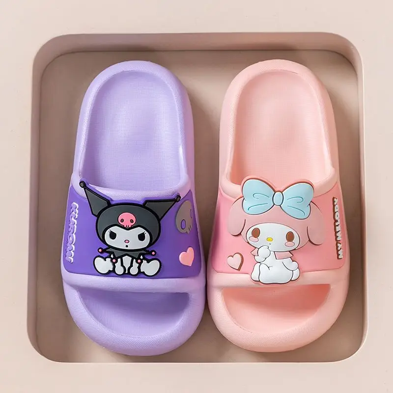 Sanrio My Melody Kuromi Cinnamoroll การ์ตูนน่ารักรองเท้าแตะระบายอากาศนุ่มมูลค่าสูงสร้างสรรค์ลื่นรองเท้าแตะอาบน้ําในร่ม