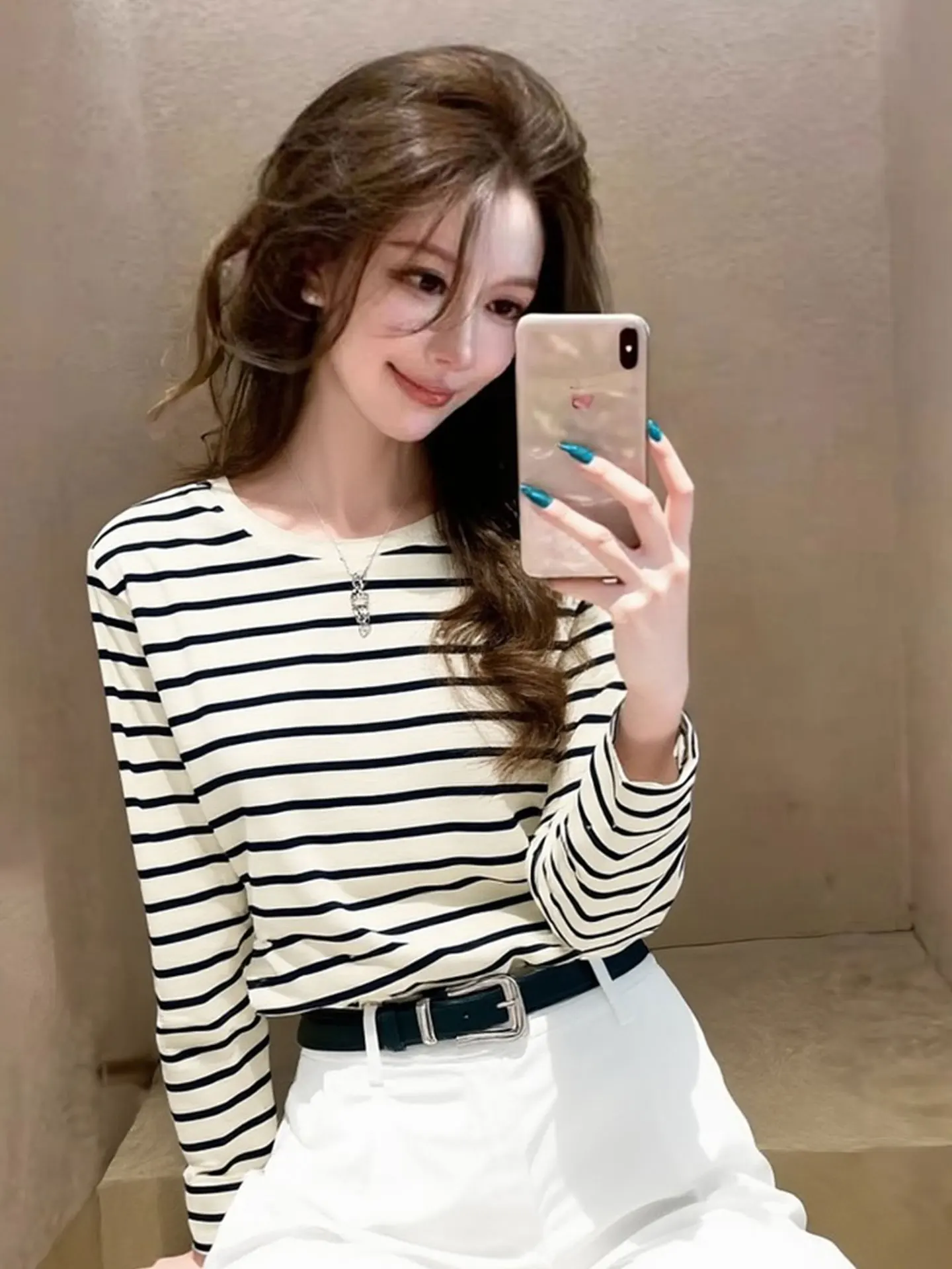 

Casual Stripe Long Sve round Ne Base irt Top Lazy Sle Spring Faion High End European Brand Color Blo Striped T-S...