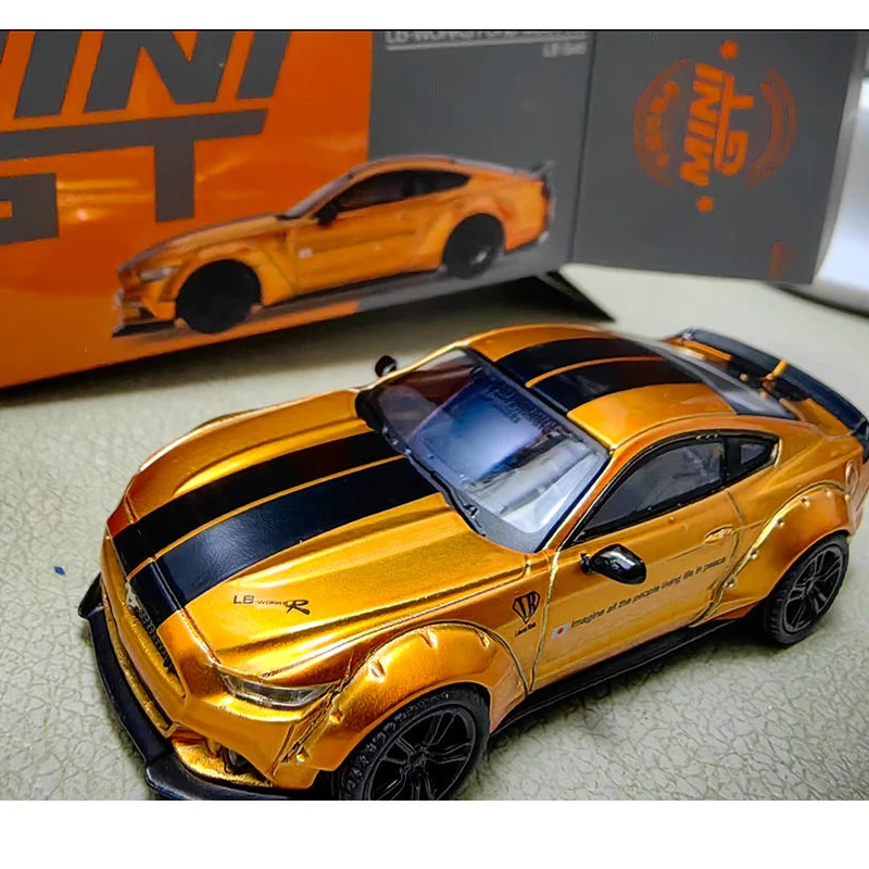 

Масштаб 1:64 Mustang GT500, широкий корпус, модифицированная имитация сплава, модель автомобиля, статический дисплей, Коллекционная игрушка, подарок, сувенирное украшение