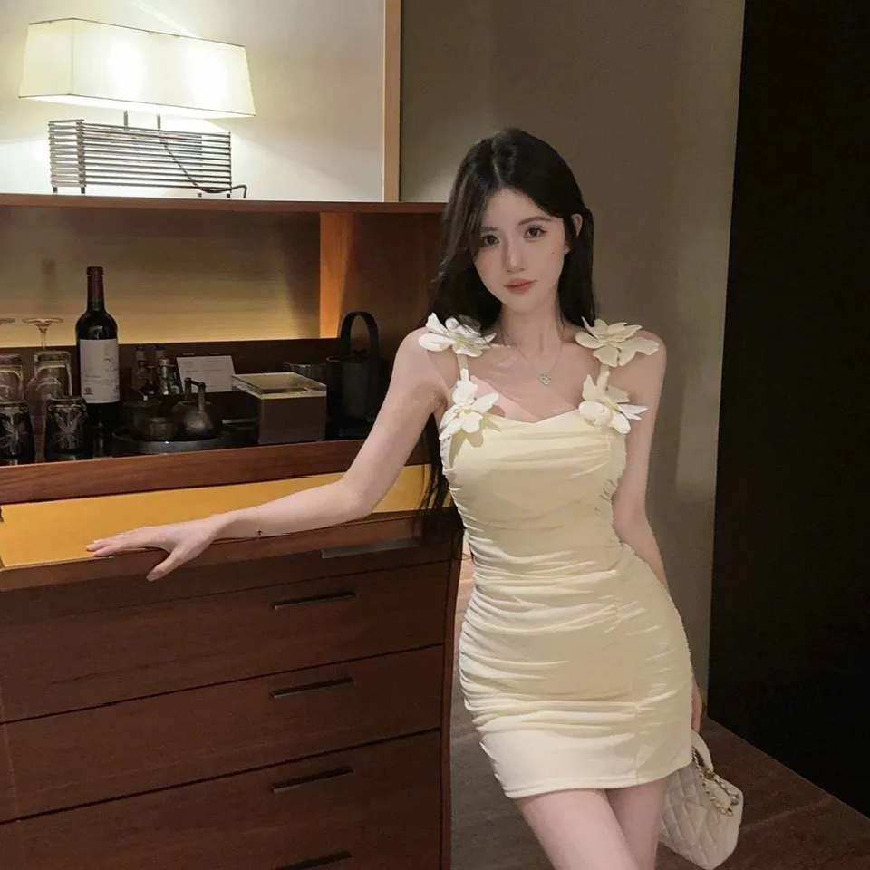 ชุดชั้นในเซ็กซี่ลายดอกไม้ลูกไม้สไตล์ใหม่สำหรับฤดูใบไม้ร่วงและฤดูหนาว  ชุดรัดรูปทรงสวยหวานเอวสูงสำหรับผู้หญิง