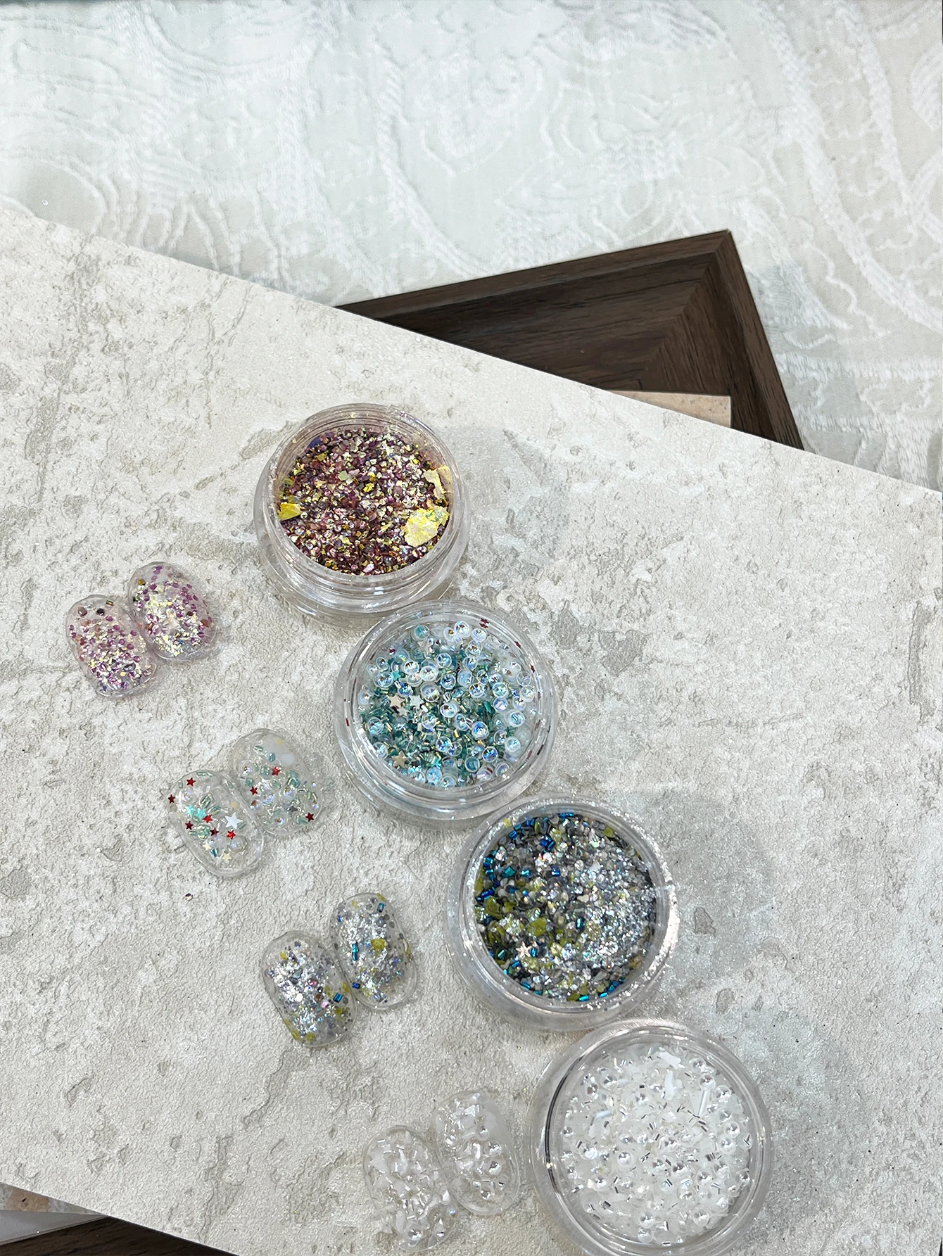 صناديق من ملحقات فن الأظافر لعيد الميلاد، شظايا فنية أظافر أوبال فائقة السطوع ورقيقة، حصى فن الأظافر، ترتر على شكل نجمة مناسبة f