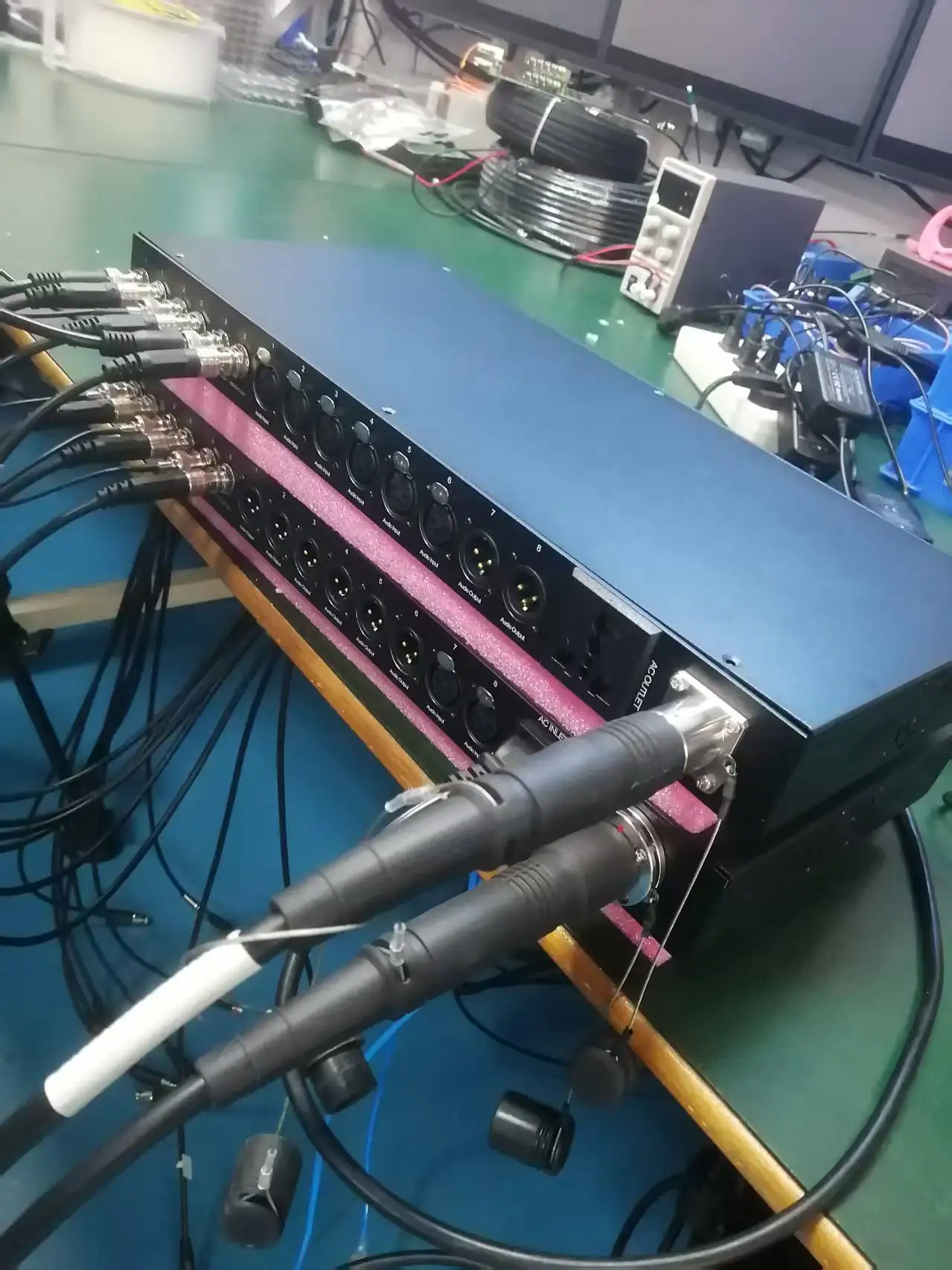 

3CH 3G-SDI to Fiber Converter with 8CH XLR Audio, SMPTE Fiber Connector, including Transmitter and Receiver