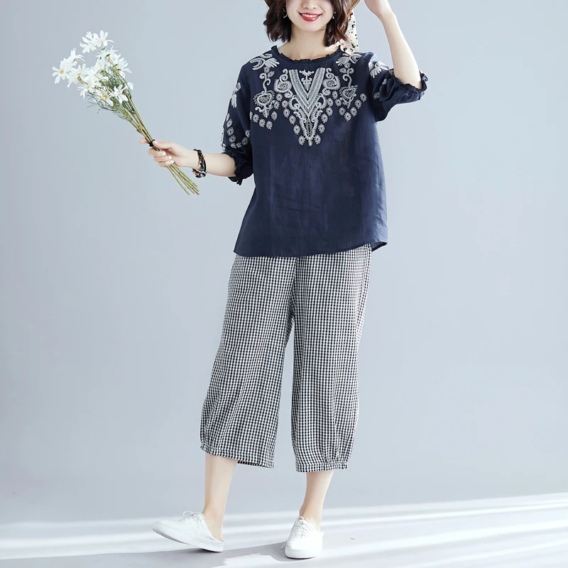 Conjunto de Lino y Aodón Bordado para Mujer de Talla ande, Atuendo Veraniego Moderno con Plones Harlan a Cuadros y To...