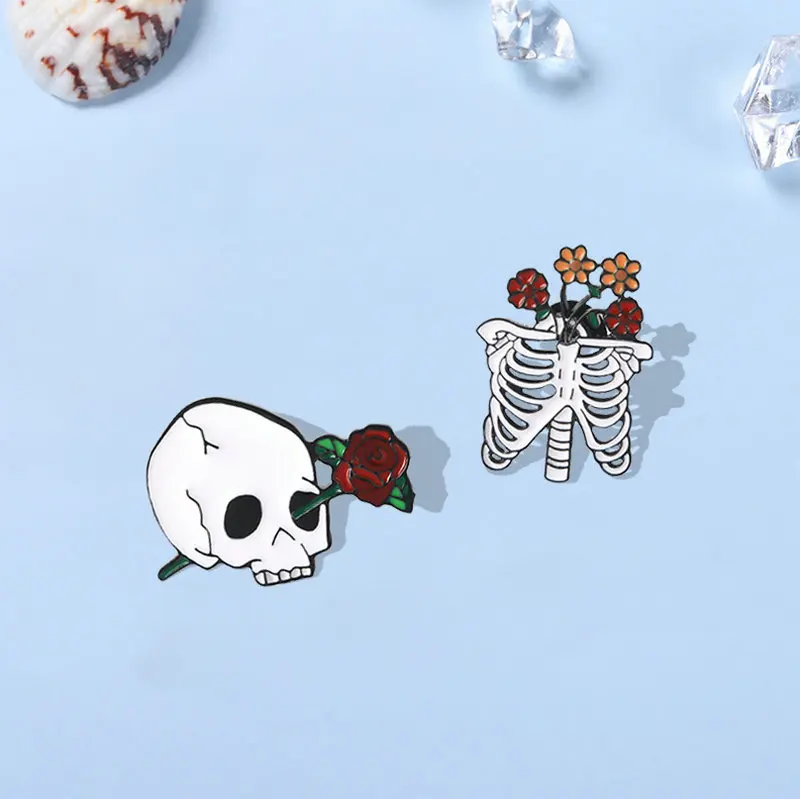 Death Love Enamel Pin Skeleton Rib cage Rose Flower badge brooch Lapel pin Shirt bag Collar Halloween Jewelry Gift for Friends