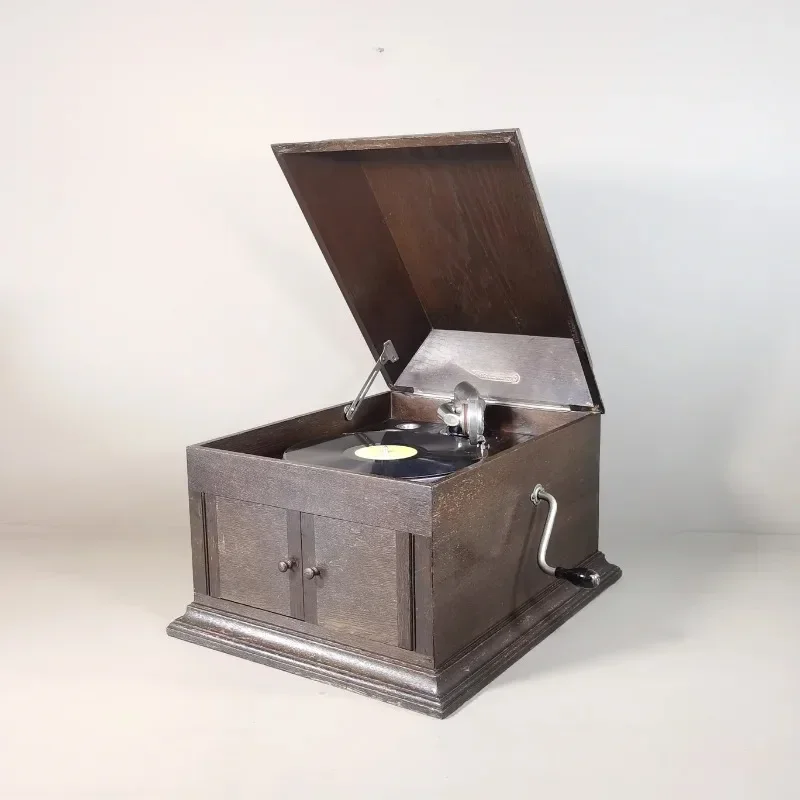 Nostalgic old-fashioned wooden box, desktop machine of the Republic of China, hand-crank phonograph, collection 78 rpm