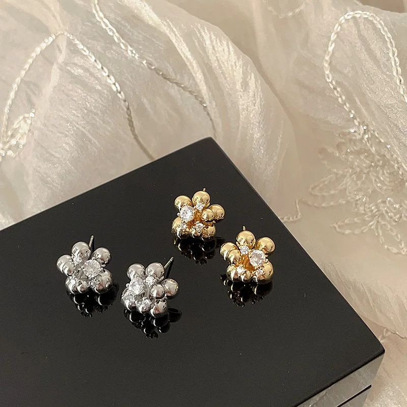 

Light Luxury Metal Beaded Zircon Flower Stud Earrings for Women 925 Silver Needle Geometric Ball Earrings Fine Jewelry Accessory