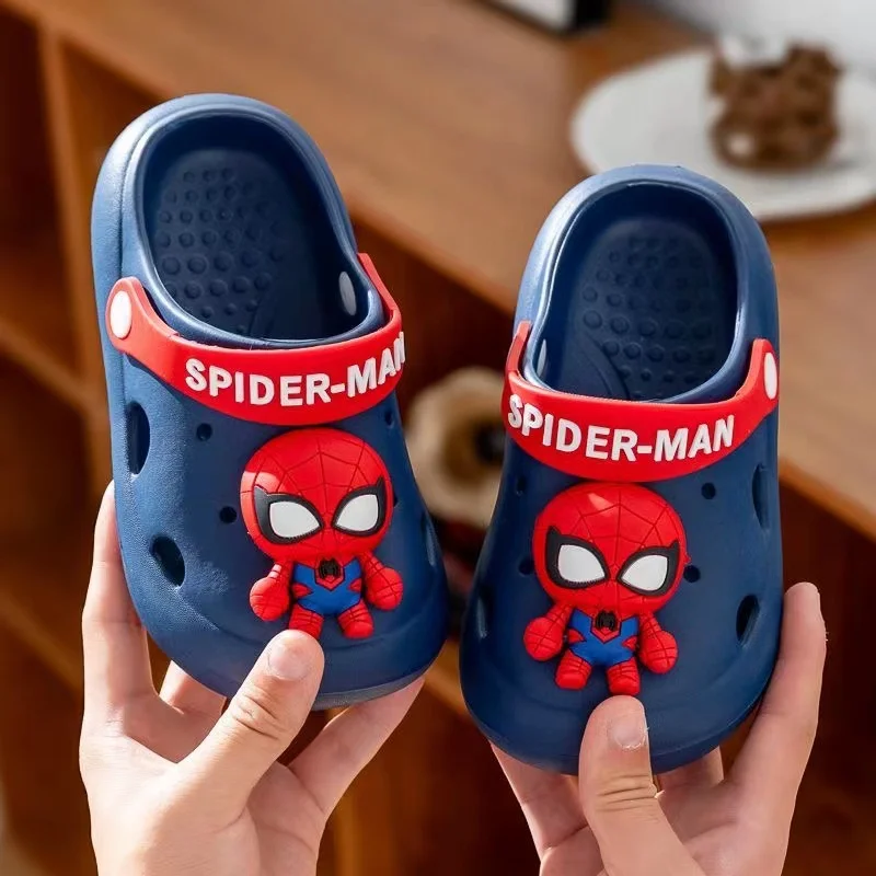 Letnie dziecięce chłopięce sandały dziewczęce kreskówka Spiderman drukuj pantofel dziecięce kryty odkryty antypoślizgowe miękkie buty do ogrodu