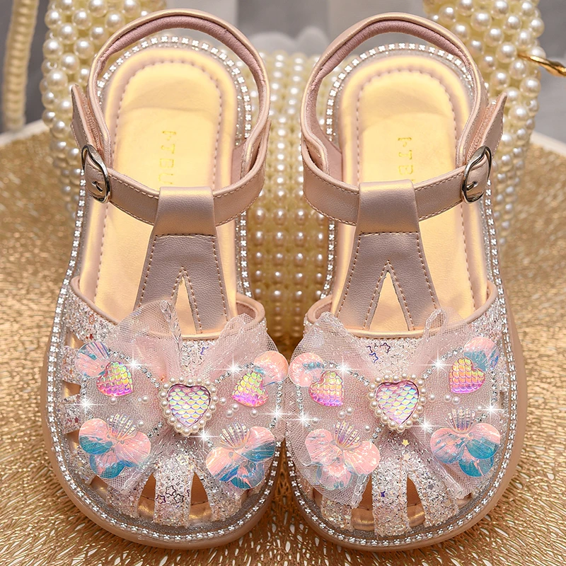 Girls' sandals, genuine leather princess shoes with toe caps, 2026 new summer soft soled children's butterfly crystal shoes for