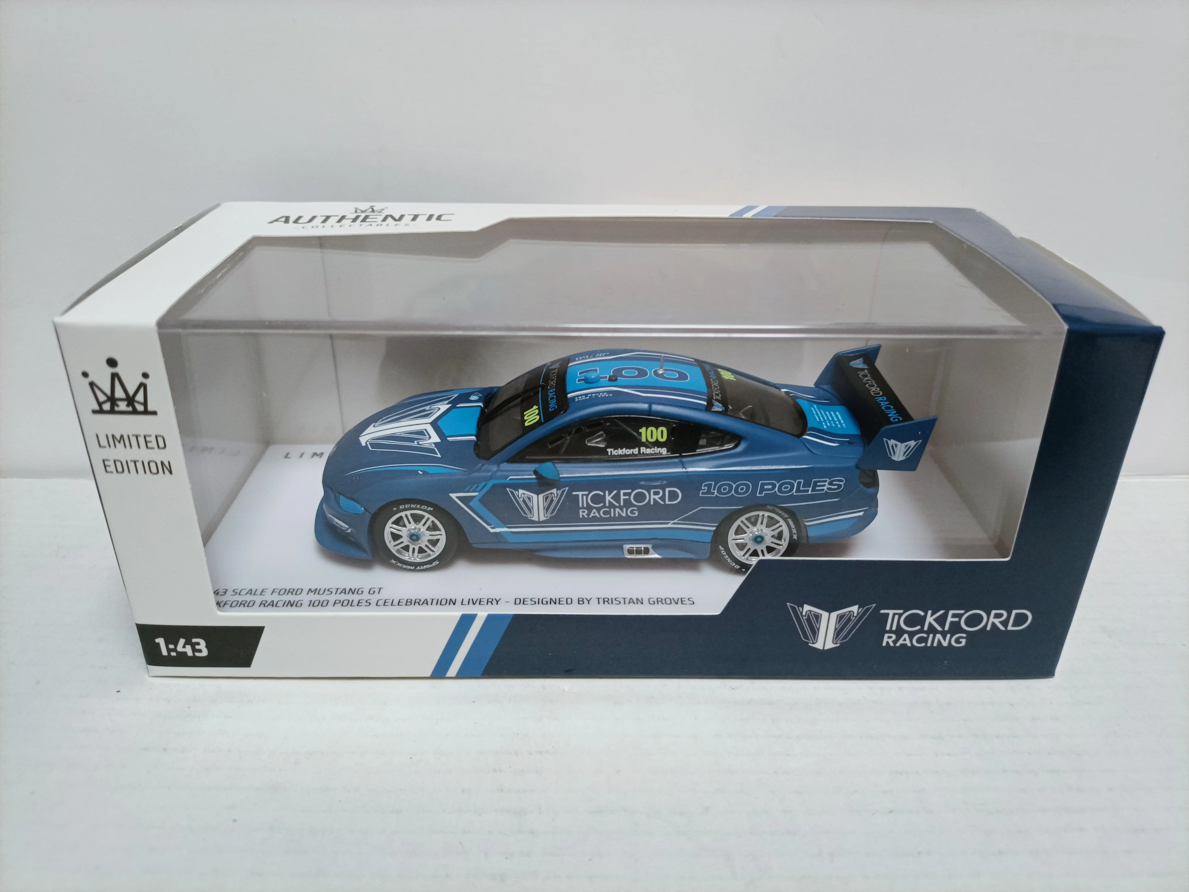 Authentique modèle de course Ford Mustang édition commémorative 1/43 Tickford Ford 100 Poles