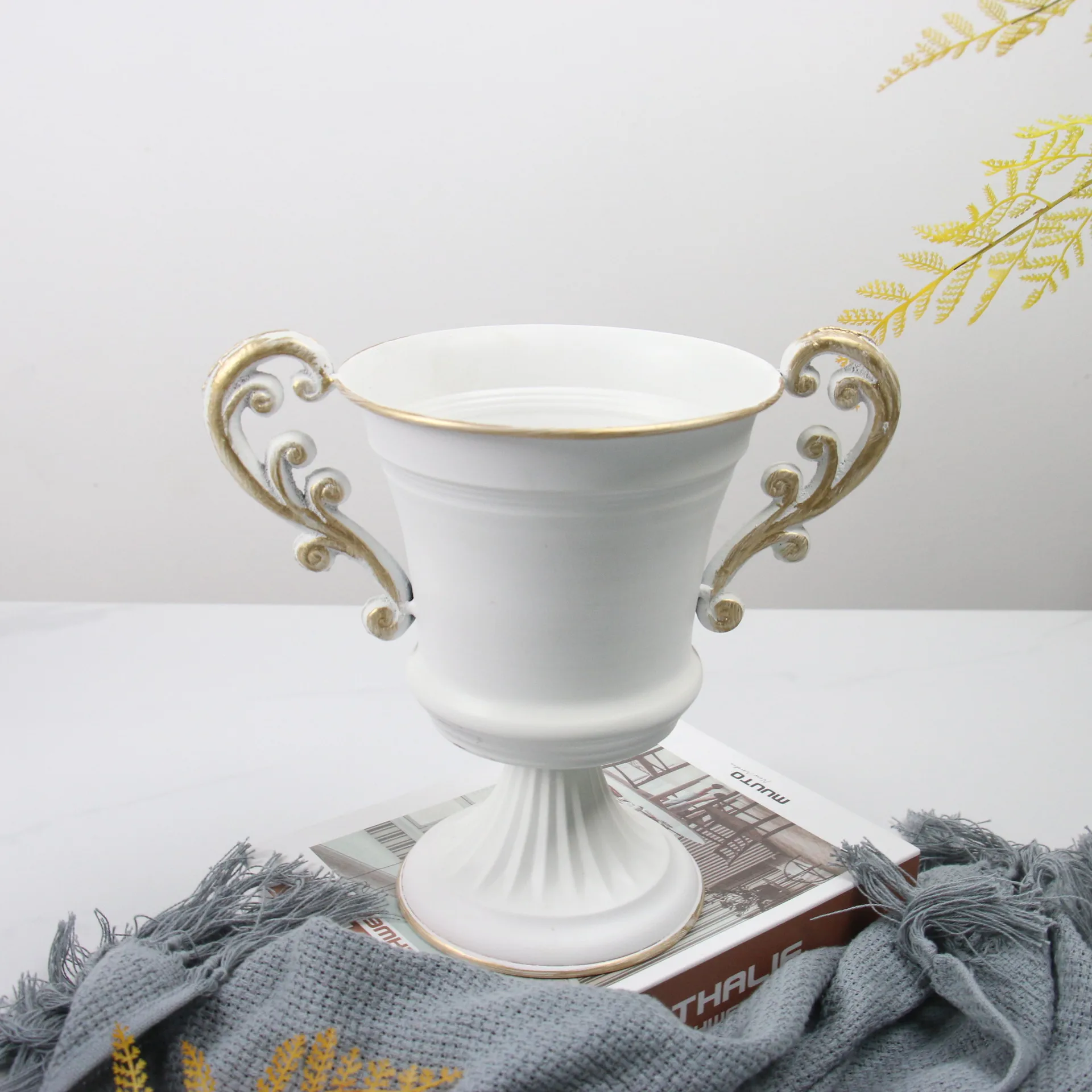 Factory Direct Compatible with Court Style White Tall Pot Decoration Dried Flower Arranger Vase Ornament