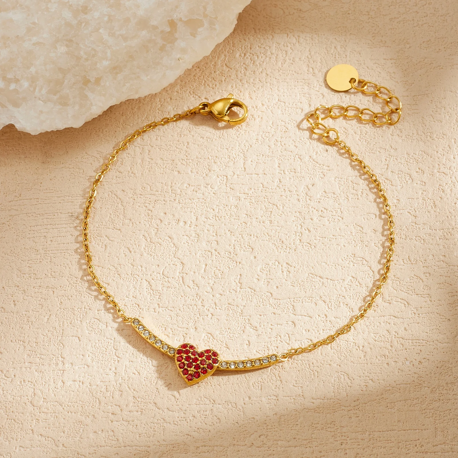 Edelstahl 18K Vergoldetes Rotes Strass-Herz Armband Damen Zierliches Gliederarmband Verstellbare Charm-Handkette