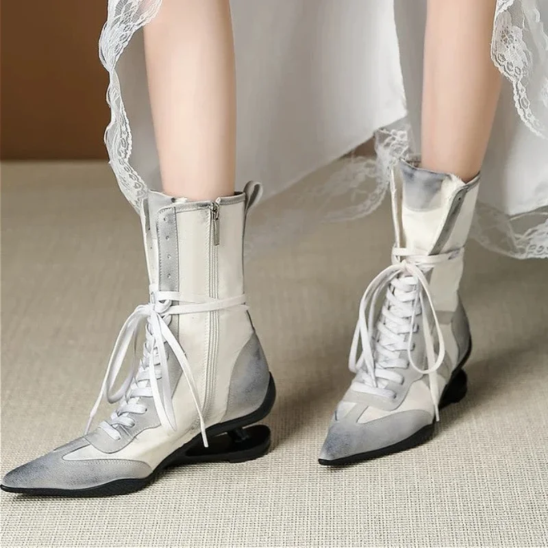 

Ботильоны в стиле ретро на странном каблуке. Женские теплые высокие короткие ботинки с острым носком и перекрестной завязкой. Модельерские женские ботинки на молнии в уличном стиле.