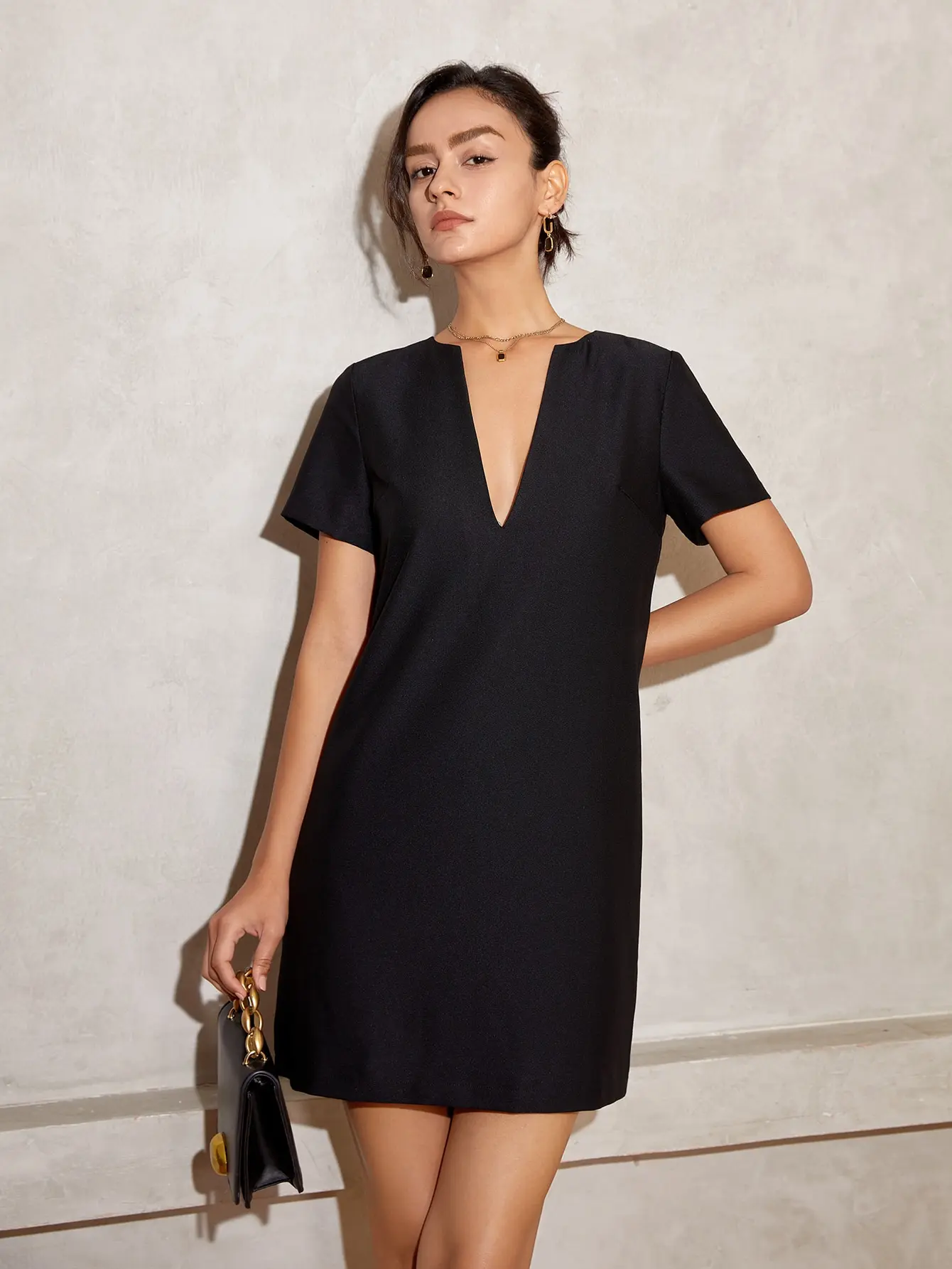 Simple solid color women's mini skirt V-neck short-sleeved shift dress