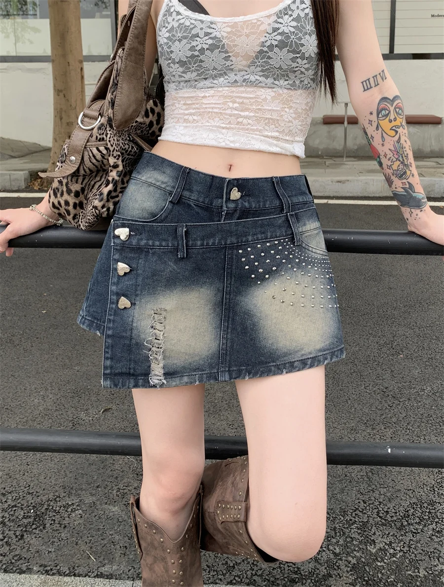 

Slergiri Y2k Retro Rivet Ripped Denim Shorts Skirts Women American Streetwear High Waisted Do old Washed Jean Shorts Summer 2024