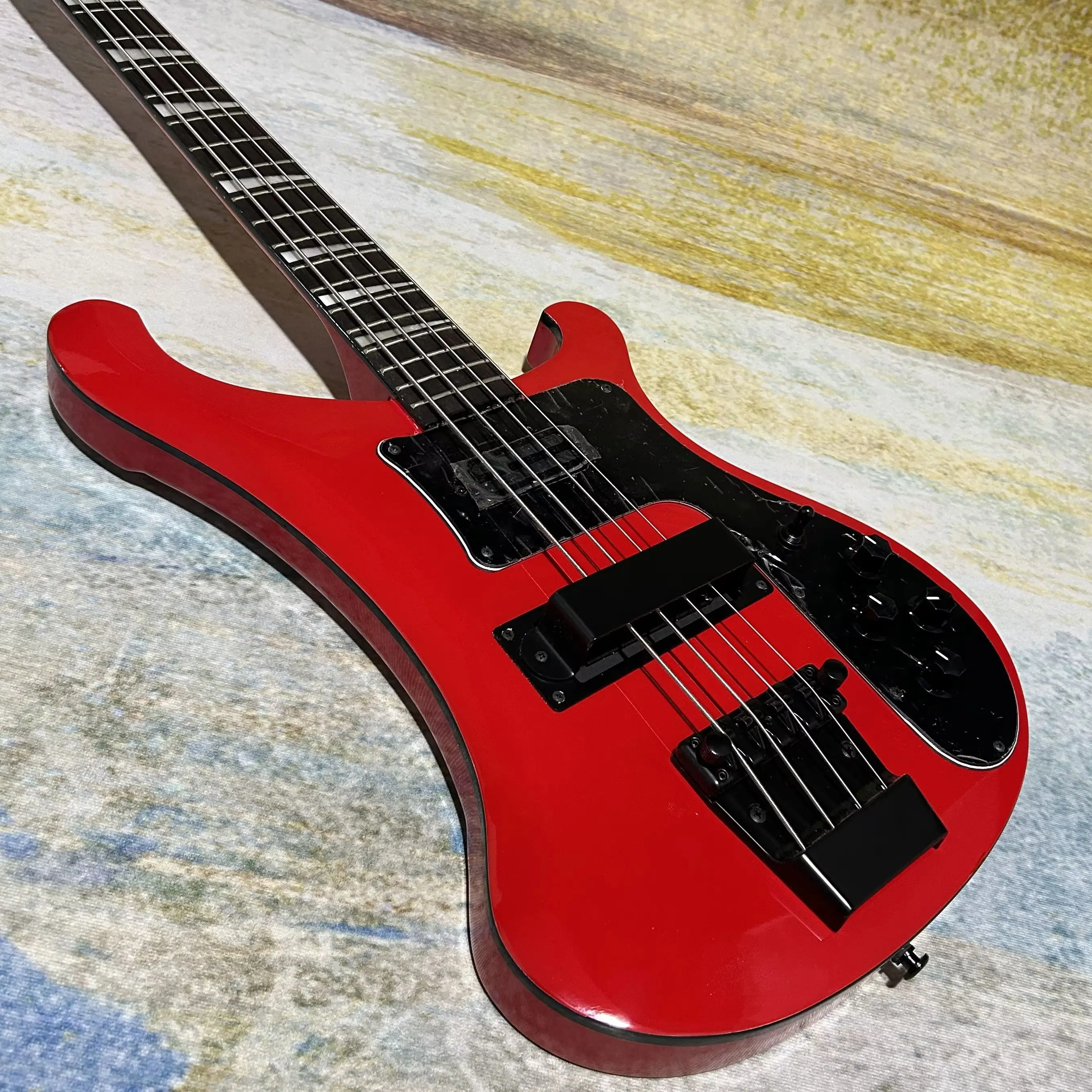 

Красные басовые гитары Rickenbacker 844 мм, версия 4003