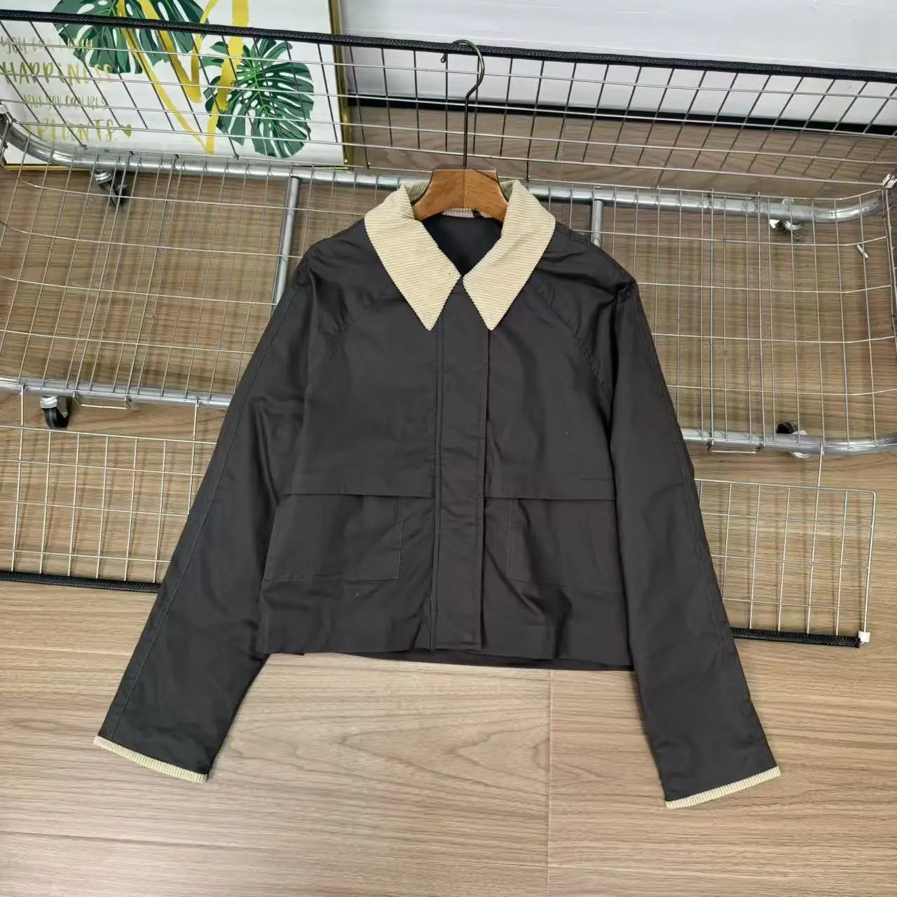 Jaqueta de Couro Wax com Detalhe de Zíper e Gola Blo, Nova Coleção de Outono WMXZ, Casual e Versátil para Mulheres