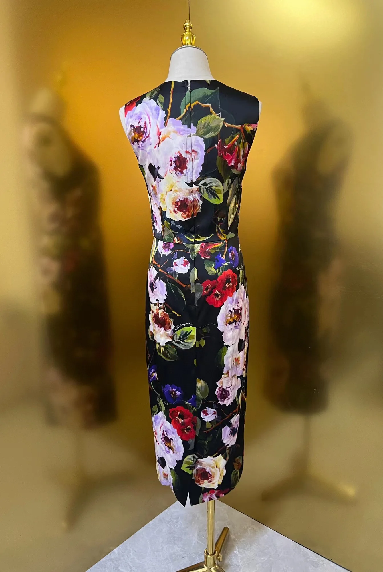 2025 New Arrival 100% Mulberry Silk Black Rose Garden Print Sleeveless Dress Elegant Slim Long Dress