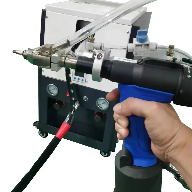 Lock nut machine, automatic feeding and pulling nut machine