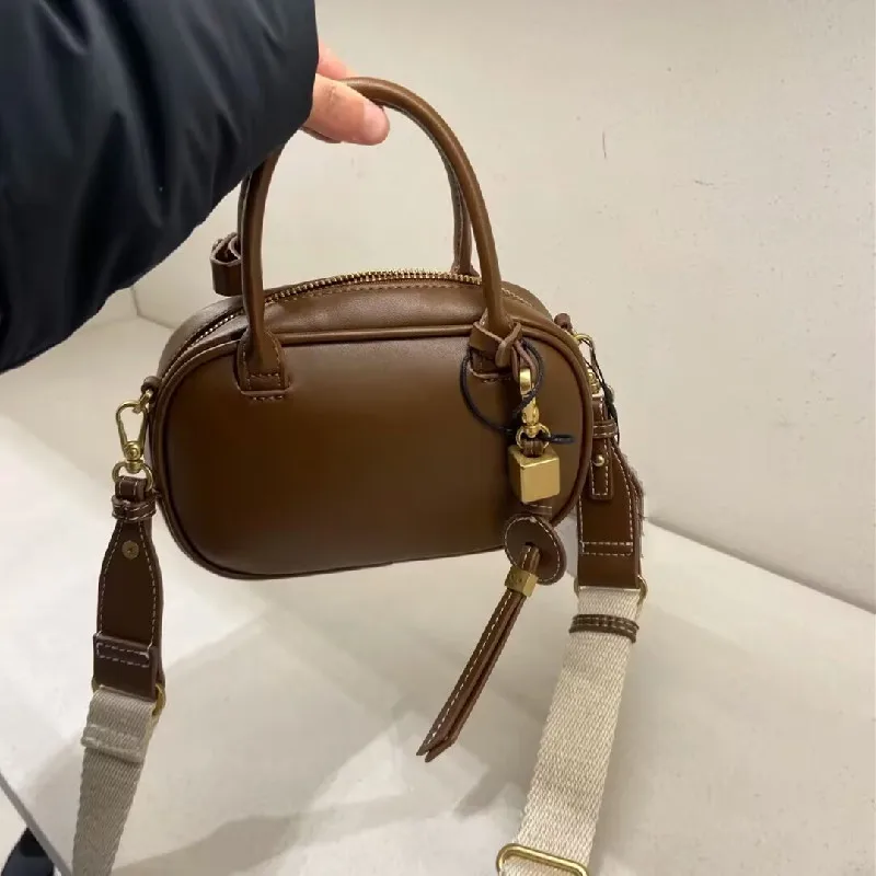 

Mini Fashionable Women's Handbag Crossbody Shoulder Pillow Bag with Phone Pocket Hard PU Material Fashionable Style