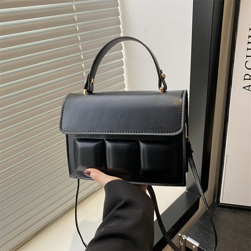 

Однотонная ручная маленькая квадратная сумка шоколадных блоков для женщин, новая сумка через плечо. Модные и модные сумки через плечо