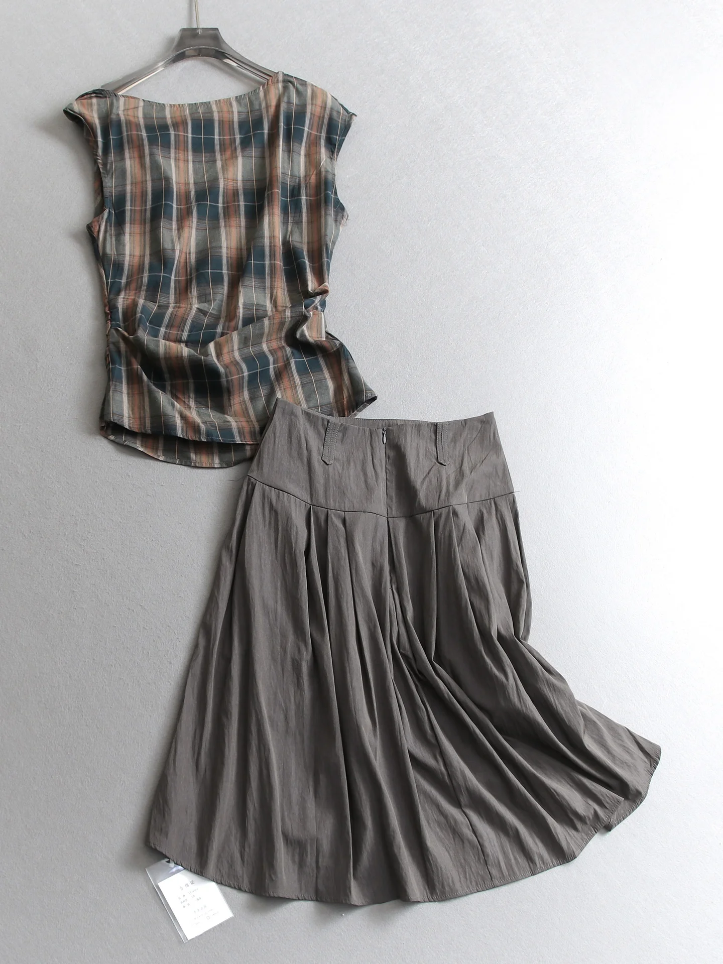 Retro Plaid Asymmetrical Shoulder Pleated Waist Cinching Sleeveless Top Women's Set Y090 High Waist  Skirt Matching Set