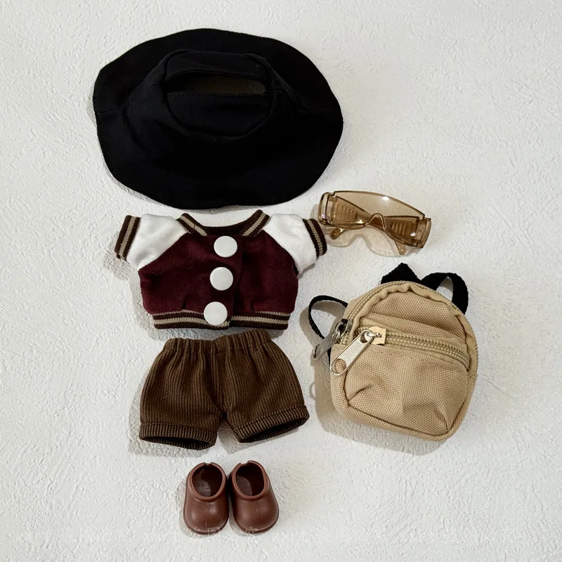 

Labubu High-Energy 3.0 Полностью черный комплект одежды для куклы 1-3 поколения 17 см, пальто на пуговицах, клетчатые брюки, рыбацкая шляпа, очки, рюкзак, обувь