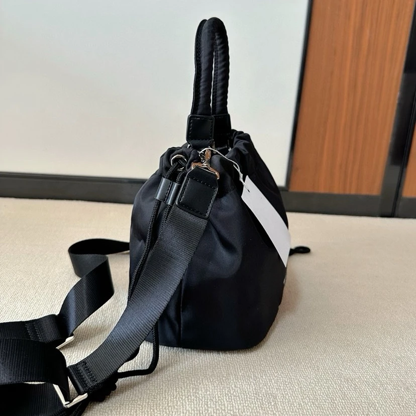 حقيبة دلو من النايلون ذات سعة كبيرة، تصميم أنيق ومقاوم للماء وخفيف الوزن للتنقل اليومي وحقيبة كروس كاجوال #3