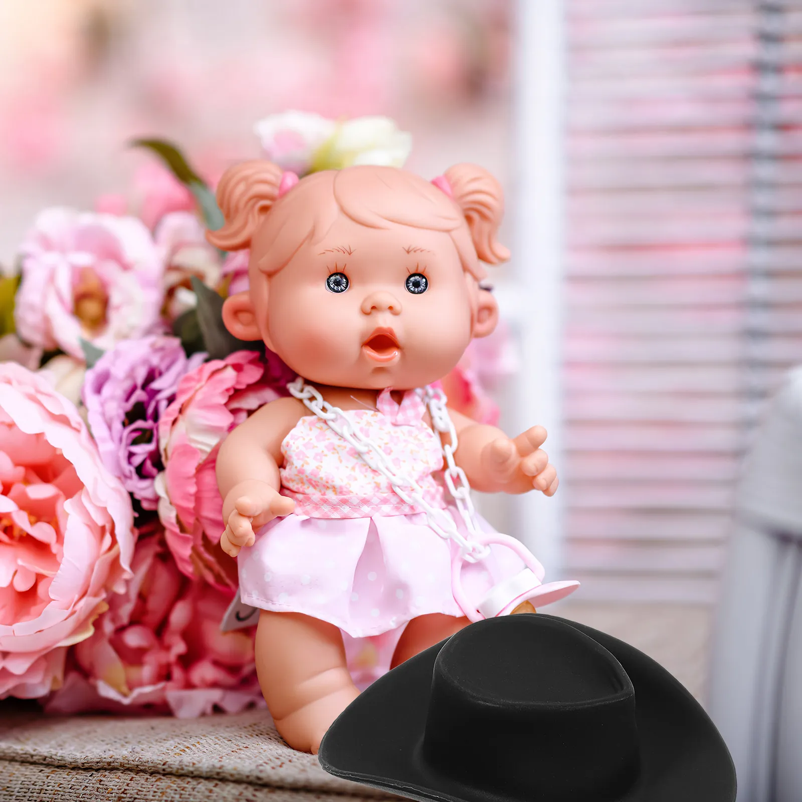 50Pcs Mini Cowboy Hat Stable Lightweight Tiny Hat for Craft Supplies Party Decorations Replaceable Miniature Hats Delicate