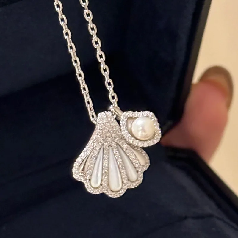 

Natural Freshwater Pearl Luxury Diamond Shell Pendant White Gold Plated Short Necklace for Women