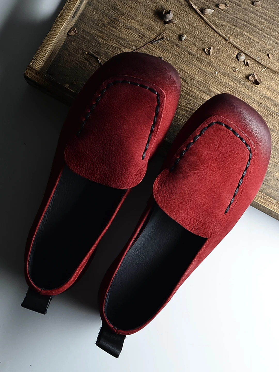 

Retro Genuine Leather Slip-On Loafers Women Flat Soft Bottom British Style Bean Bean Shoes Spring Fashion round Toe Flats