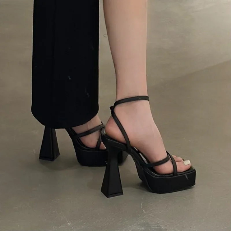 2025 Summer New High Heel 10cm Women's Sandals with One Leg Loop Buckle and Square Head Thick Bottom Thick Heel Women's Shoes