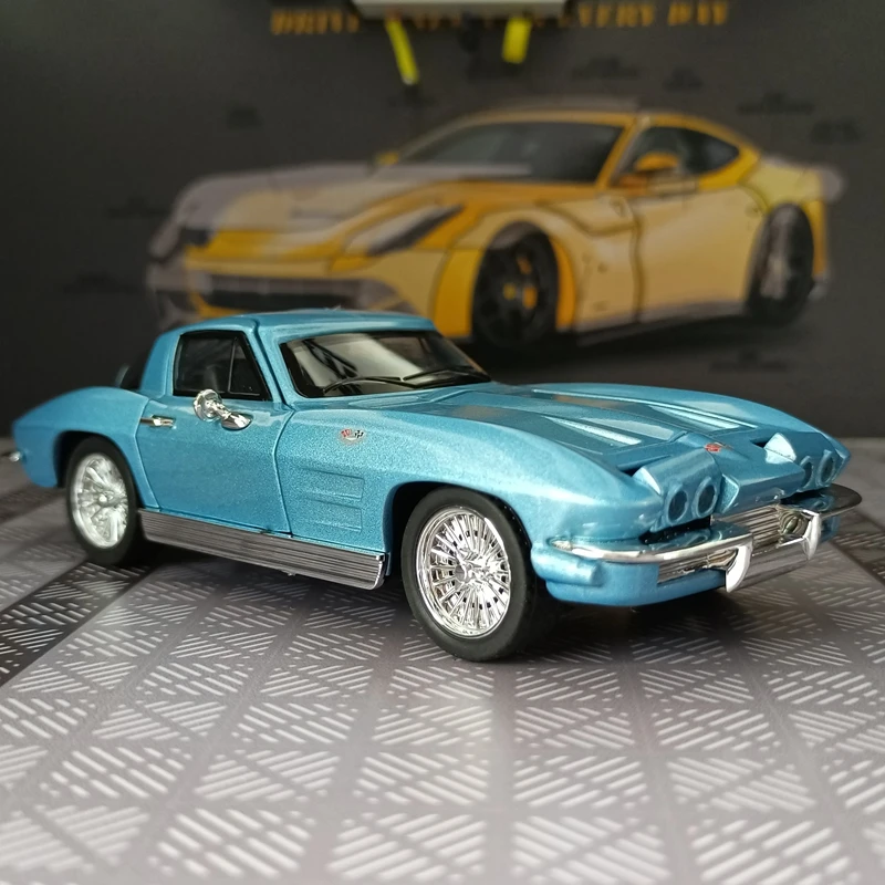 1:32 simulación Chevrolet Corvette C2 supercoche de aleación modelo, puertas y capó del motor, maletero se puede abrir