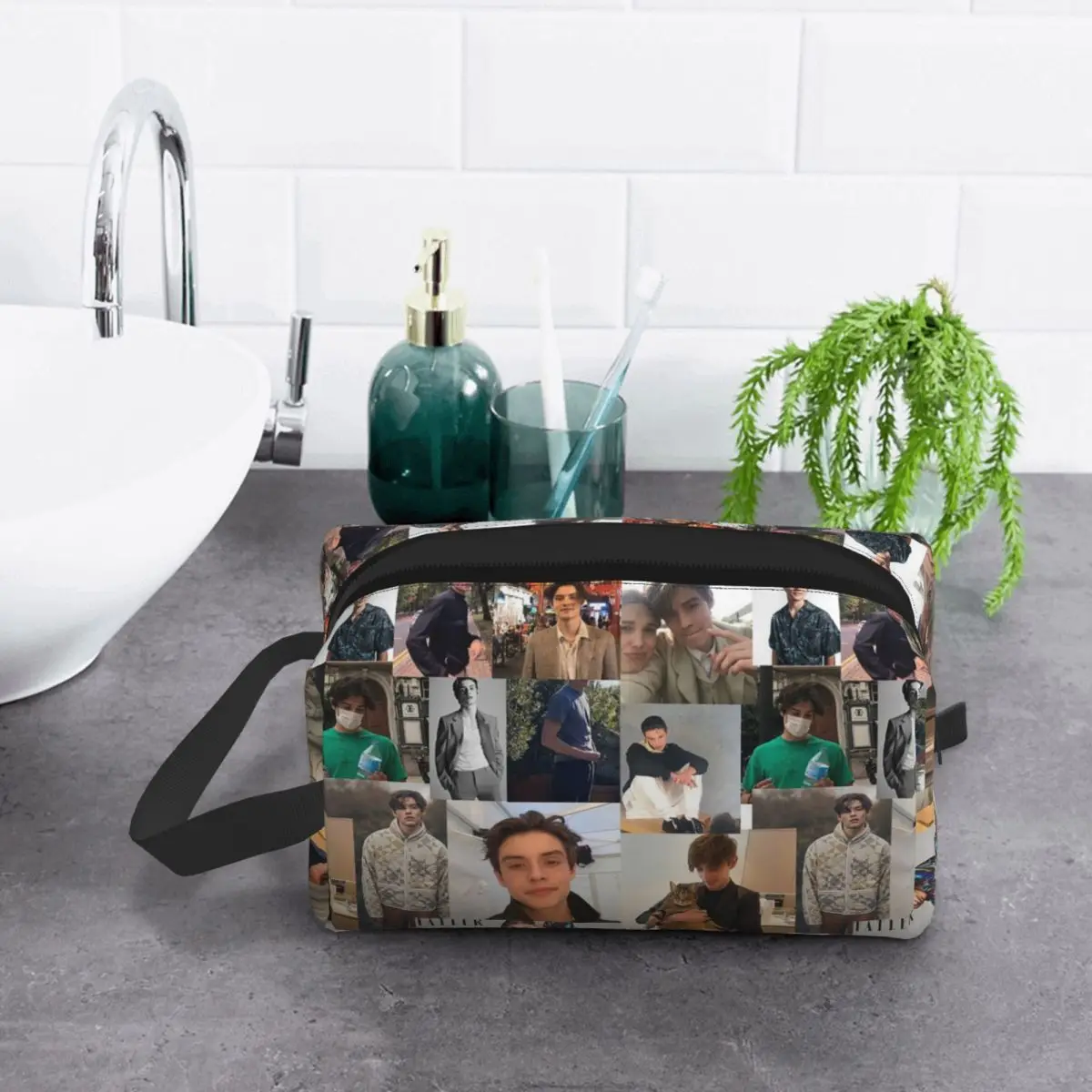 Louis Partridge Poster Makeup Bag Cosmetic Organizer Storage Dopp Kit Toiletry Cosmetic Bag for Women Beauty Travel Pencil Case