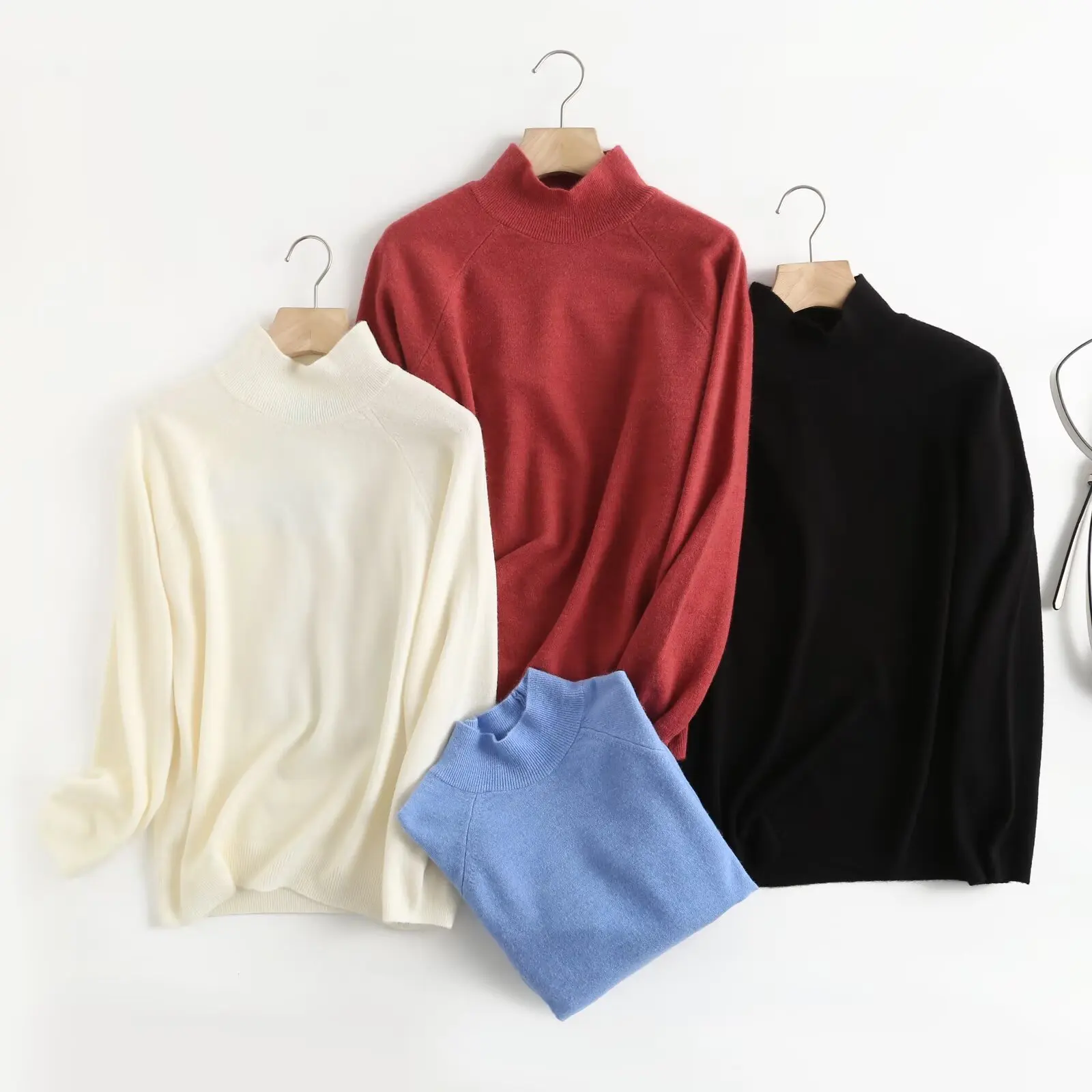 Taop&Za's new women's stand-up collar sweater is available in a variety of colors, versatile and fashionable.