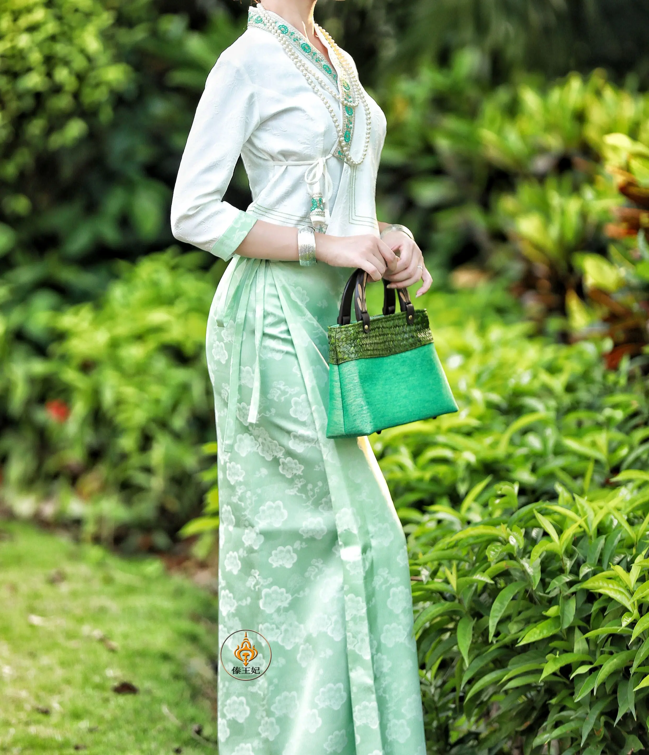 

Thai Women Dress XIshuangbanna Spring Tradition Daily Costume Ethnic