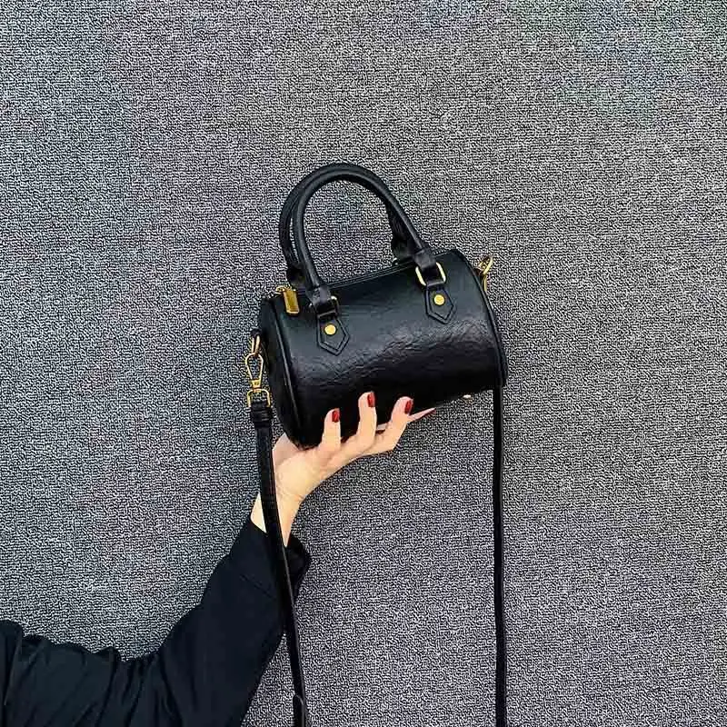 

2025 New Fashion Casual Portable Small Round Bag Women's Versatile Niche Design Sense Foreign Style Shoulder Messenger Bag