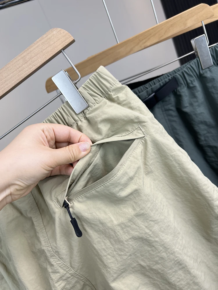 ملابس عمل كاجوال خفيفة الوزن قابلة للتنفس مكونة من خمس قطع ملابس عمل صيفية فضفاضة تناسب ساق مستقيمة شبابية مريحة