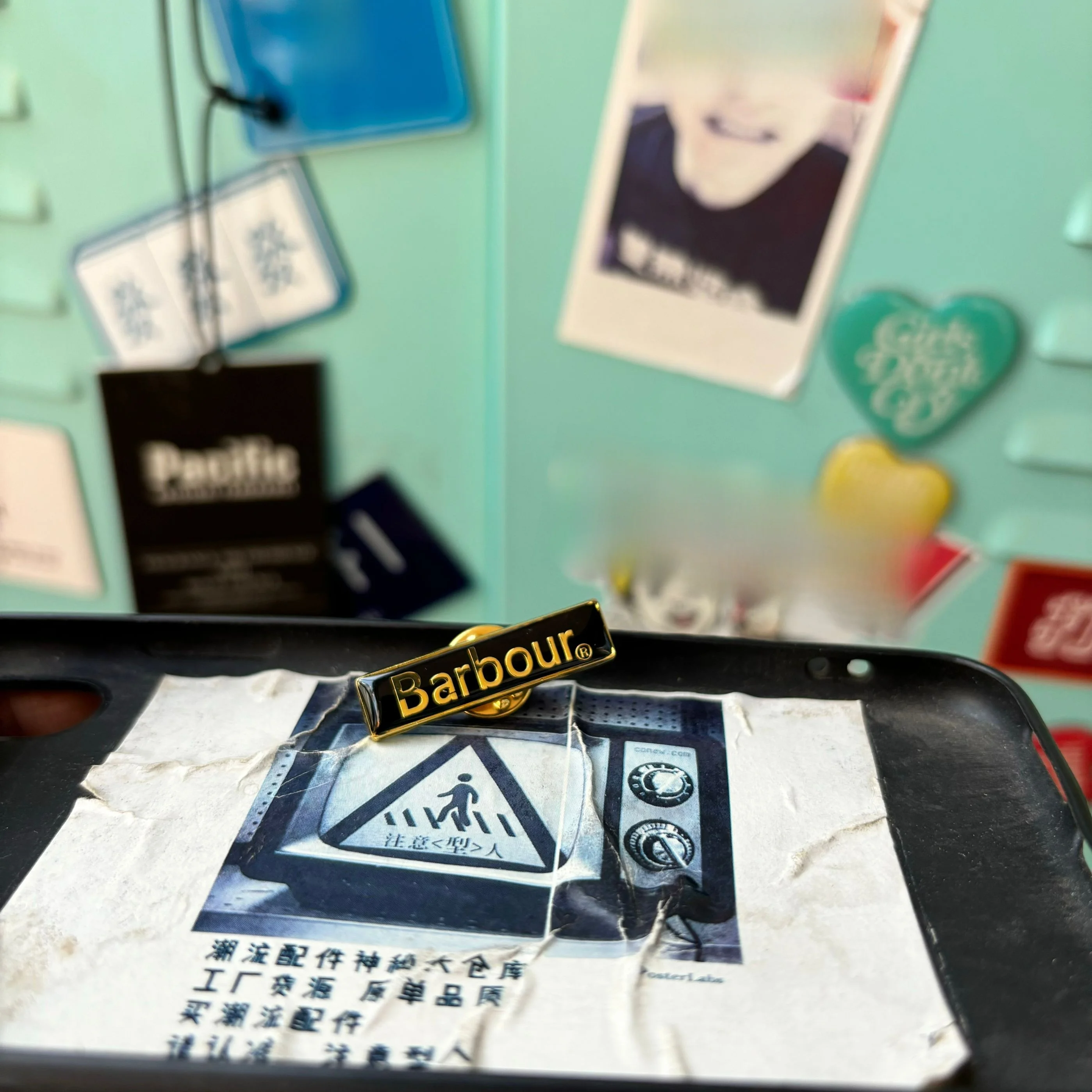 دبوس شعار باربور الكلاسيكي، إكسسوارات سترة الزيت والشمع، شعار، مشبك فراشة معاصر، هدية ثقافية إبداعية من سبيكة معدنية للمعارض