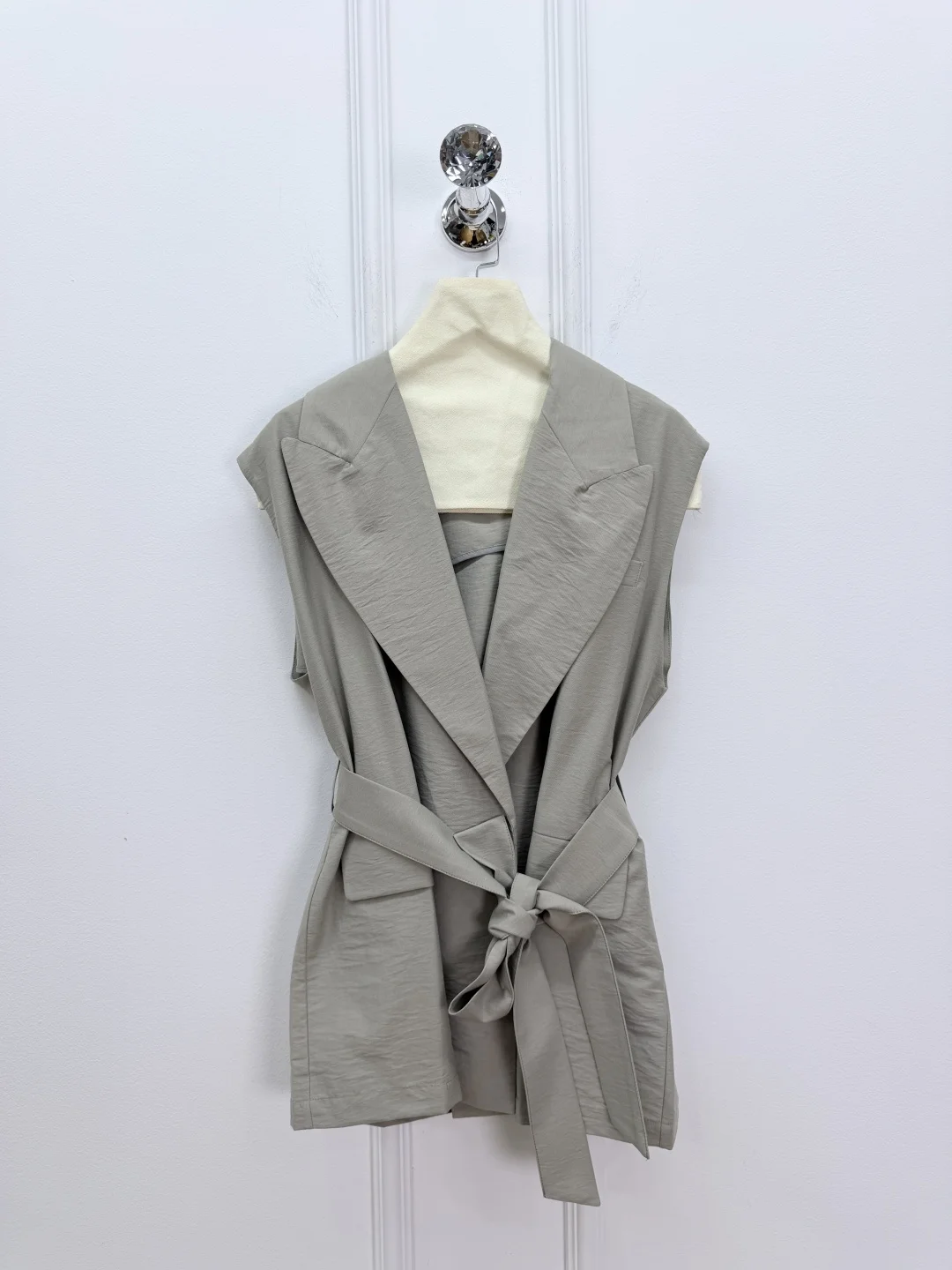 

Новая высококачественная женская жилетка с цепочкой на воротнике Весна/Лето 2026 - Стильная куртка для повседневной носки