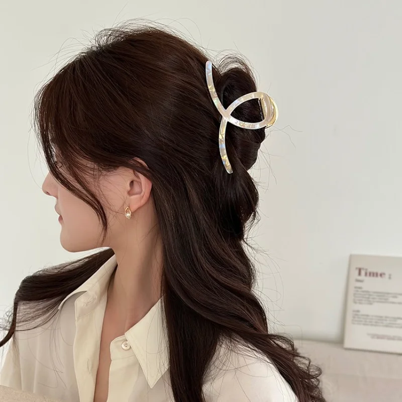 Donne nuovi artigli per capelli in acetato morsetti per granchi Clip per artigli con ciondoli ragazze eleganti fermagli per capelli Cross Hairdress strumento per lo Styling dei capelli Clip di squalo