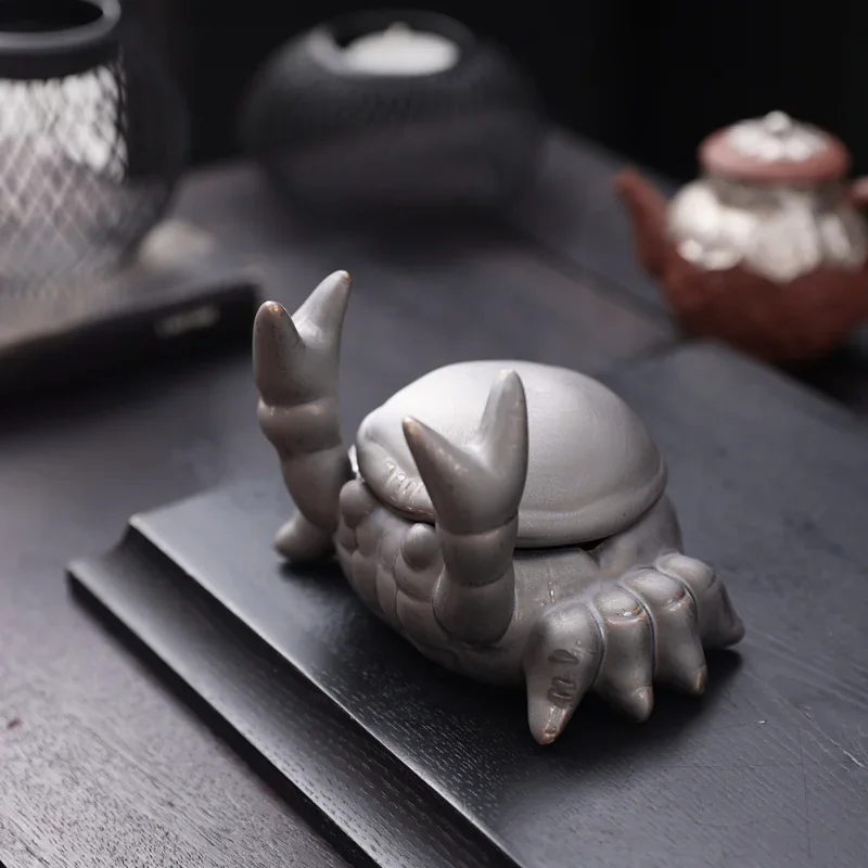 

2026 Latest Models Ceramic Crab Ashtray Realistic Claw Design Non-Electric Desktop Decorative Cigarette Tray for Home And Office