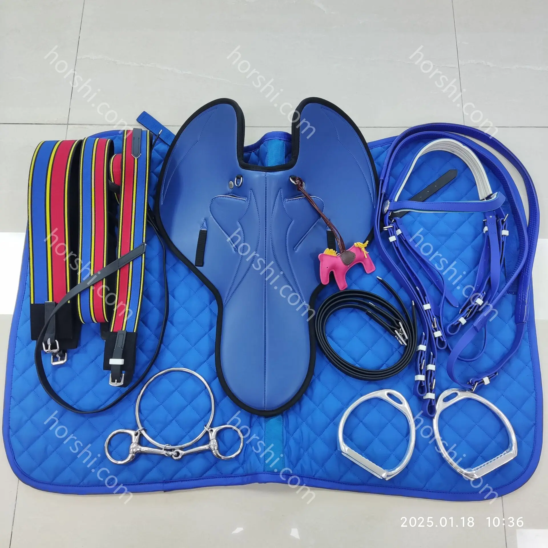 Set sadel balap kuda ringan keluaran baru Set paku sadel peralatan berkuda