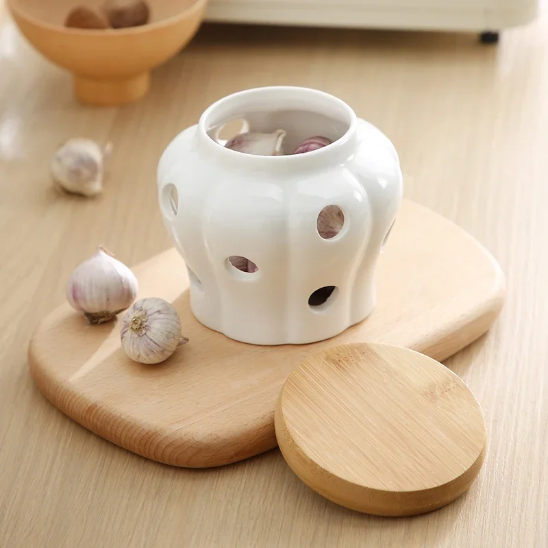 Japanese Style Hollow Storage Jar Ventilated Ceramic Storage Jar Kitchen Ginger Garlic Storage Box Home Decoration Ornaments
