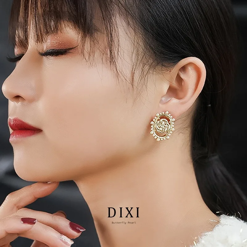 

DLR1069 Original Earrings of The Dixi Brand, Simple Oval-sized Pearl-trimmed Hollow Pattern Versatile Stud Earrings