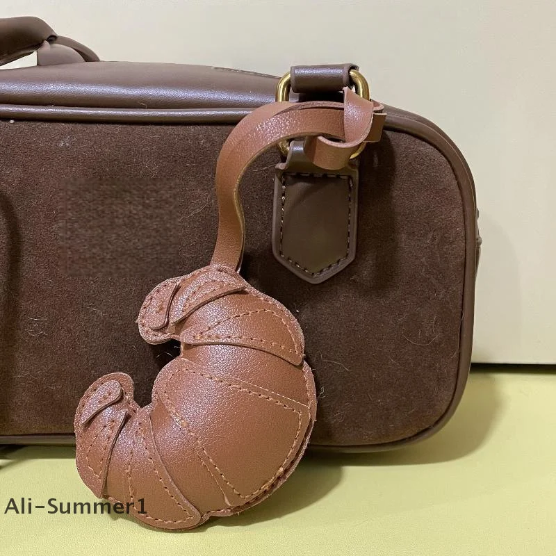 【E】1 Uds. Accesorios de equipaje llavero de croissant creativo bolso de mano con forma de pan de cuero bolso de mensajero colgante para bolso de axila
